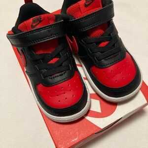 Nike Kids Black and Red Hook-and-Loop Low-Top Sneakers
